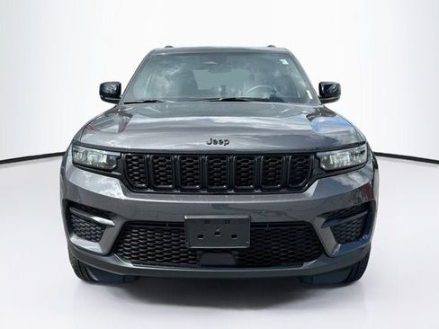 Used 2025 Jeep Grand Cherokee Altitude AWD/4WD image 2