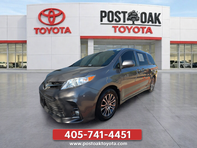 Used 2019 Toyota Sienna XLE w/ XLE Navigation Package FWD image 1