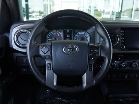 Used 2020 Toyota Tacoma TRD Off-Road w/ Technology Package AWD/4WD image 18