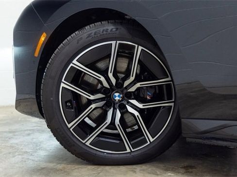 Used 2025 BMW i7 xDrive60 w/ Executive Package image 28