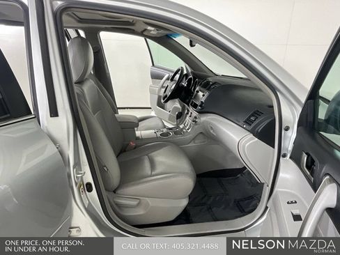 Used 2013 Toyota Highlander SE FWD image 14