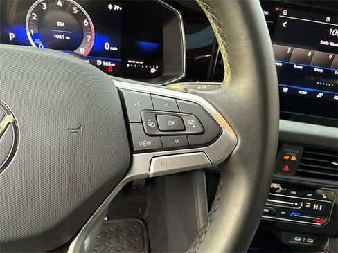 Certified 2025 Volkswagen Jetta SE w/ Sunroof Package image 14