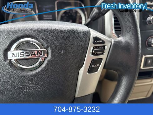 Used 2017 Nissan Titan SV image 21
