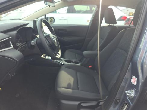 Used 2025 Toyota Corolla LE FWD image 5