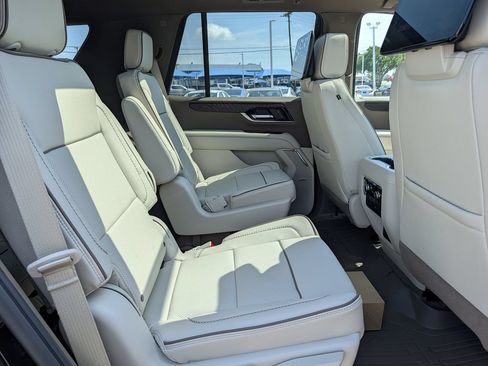 New 2026 GMC Yukon Denali w/ Denali Reserve Package AWD/4WD image 33