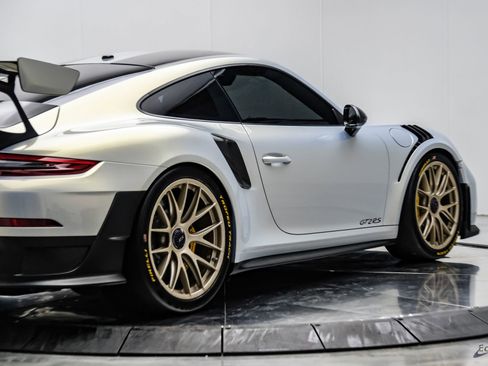 Used 2018 Porsche 911 GT2 RS w/ Weissach Package RWD image 23