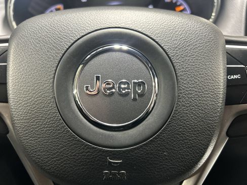 Used 2021 Jeep Grand Cherokee Limited AWD/4WD image 31