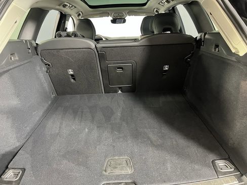 Used 2025 Volvo XC60 B5 Plus image 29