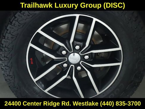 Used 2017 Jeep Grand Cherokee Trailhawk w/ Trailhawk Luxury Group AWD/4WD image 13
