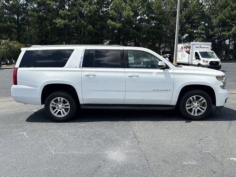 Used 2020 Chevrolet Suburban LT RWD image 25