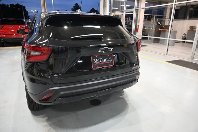 New 2026 Chevrolet Trax RS w/ Sunroof Package FWD image 6
