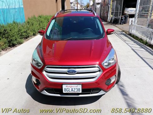 Used 2018 Ford Escape Titanium image 2