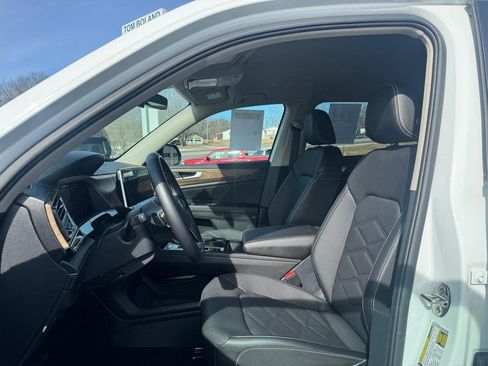 Used 2025 Volkswagen Atlas SE image 10