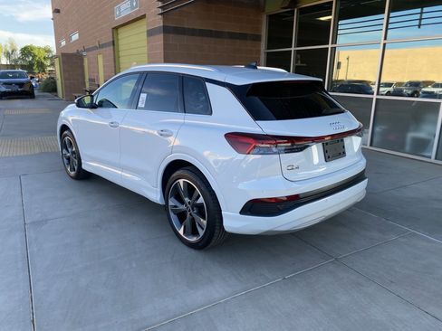 Used 2022 Audi Q4 e-tron Premium Plus image 3