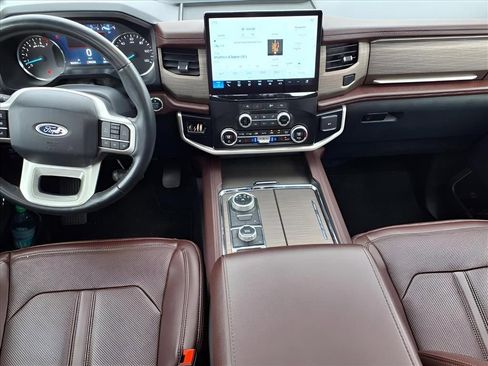 Used 2024 Ford Expedition Limited image 5