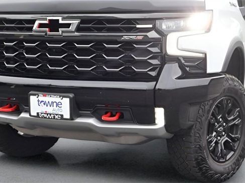 Used 2024 Chevrolet Silverado 1500 ZR2 image 9