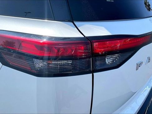 Certified 2022 Nissan Pathfinder SV FWD image 23
