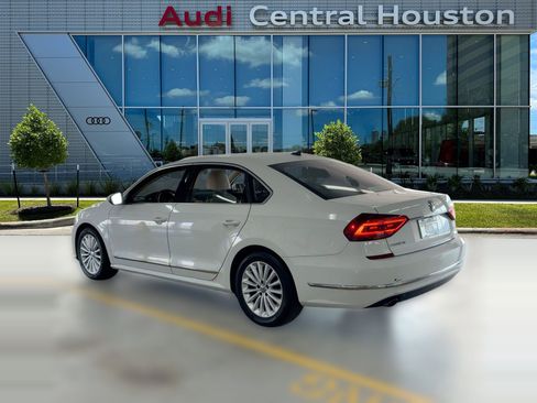 Used 2017 Volkswagen Passat 1.8T SE w/ SE Lighting Package image 3