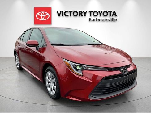 Used 2025 Toyota Corolla LE image 3