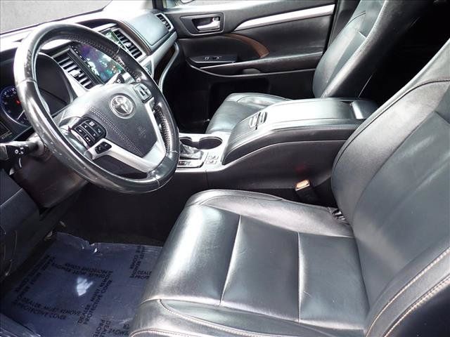 Used 2017 Toyota Highlander XLE AWD/4WD image 13