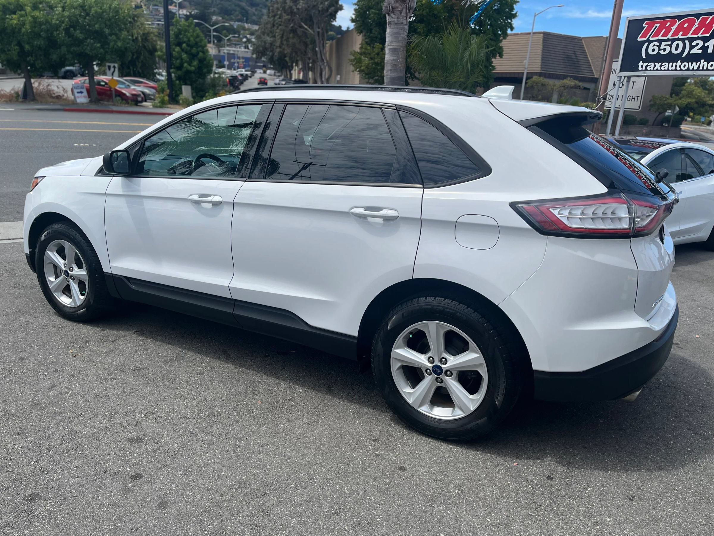 Used 2018 Ford Edge SE FWD image 5