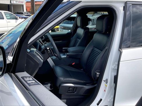 Used 2025 Land Rover Discovery S AWD/4WD image 8