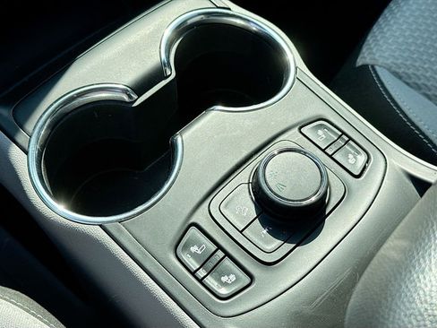 Used 2022 GMC Terrain SLE w/ Driver Convenience Package image 19