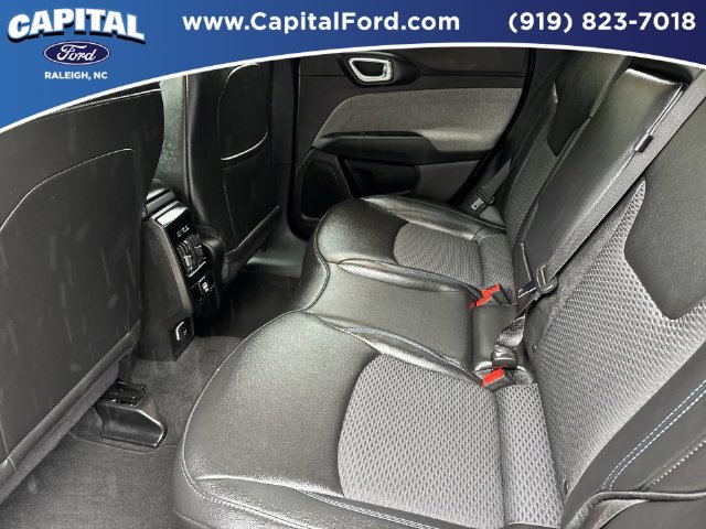 Used 2025 Jeep Compass Latitude AWD/4WD image 18