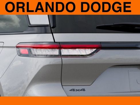 New 2025 Jeep Grand Cherokee Limited w/ Luxury Tech Group II AWD/4WD image 9