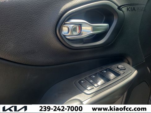 Used 2019 Jeep Cherokee Latitude Plus FWD image 23