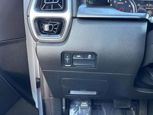 Used 2021 Kia Sorento S image 16