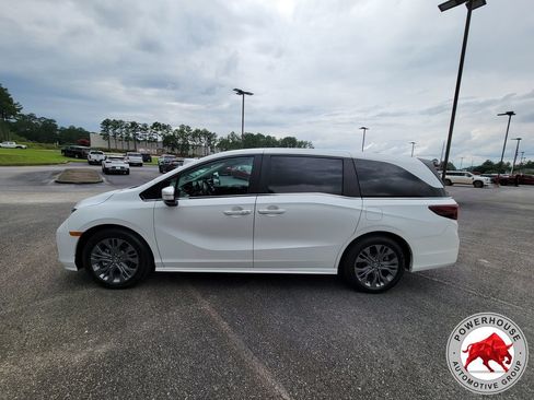 Used 2025 Honda Odyssey Touring image 2