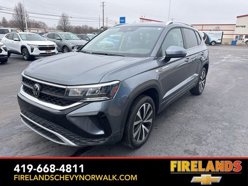 Used 2023 Volkswagen Taos SE image 3