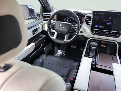 Used 2023 Toyota Sequoia Capstone AWD/4WD image 31