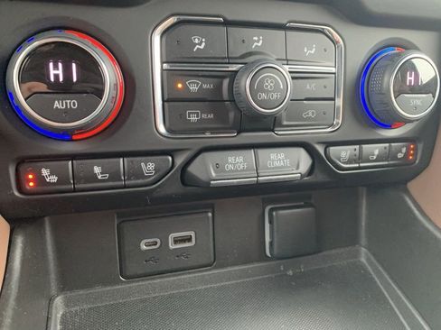 Used 2022 Chevrolet Tahoe High Country AWD/4WD image 16