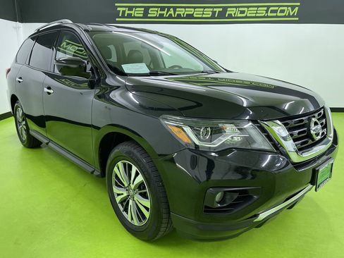 Used 2020 Nissan Pathfinder SL image 2