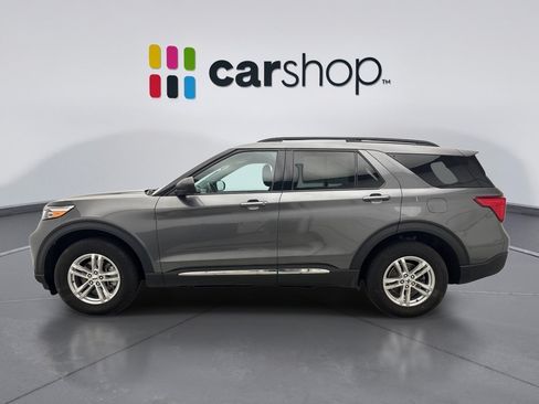 Used 2023 Ford Explorer XLT AWD/4WD image 2