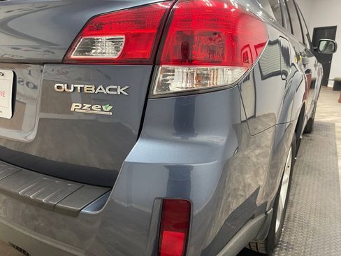 Used 2013 Subaru Outback 2.5i Premium AWD/4WD image 9