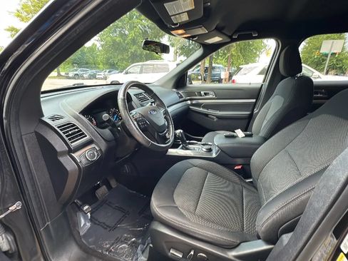 Used 2018 Ford Explorer XLT AWD/4WD image 17