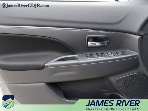 Used 2025 Mitsubishi Outlander Sport SE AWD/4WD image 21