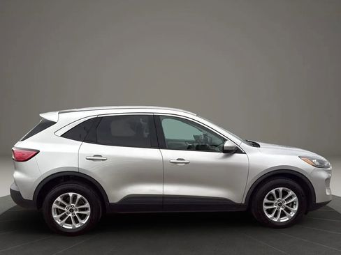 Used 2020 Ford Escape SE image 4