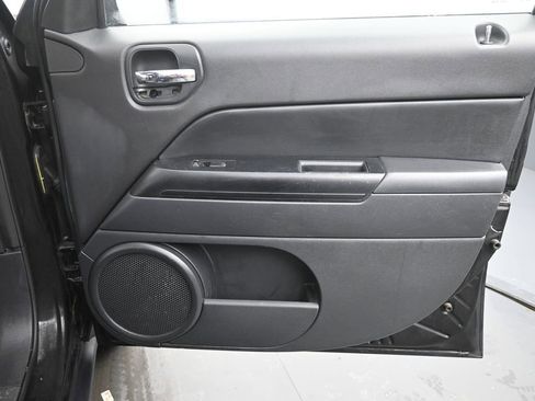 Used 2016 Jeep Patriot Latitude w/ Sun/Sound Group image 20