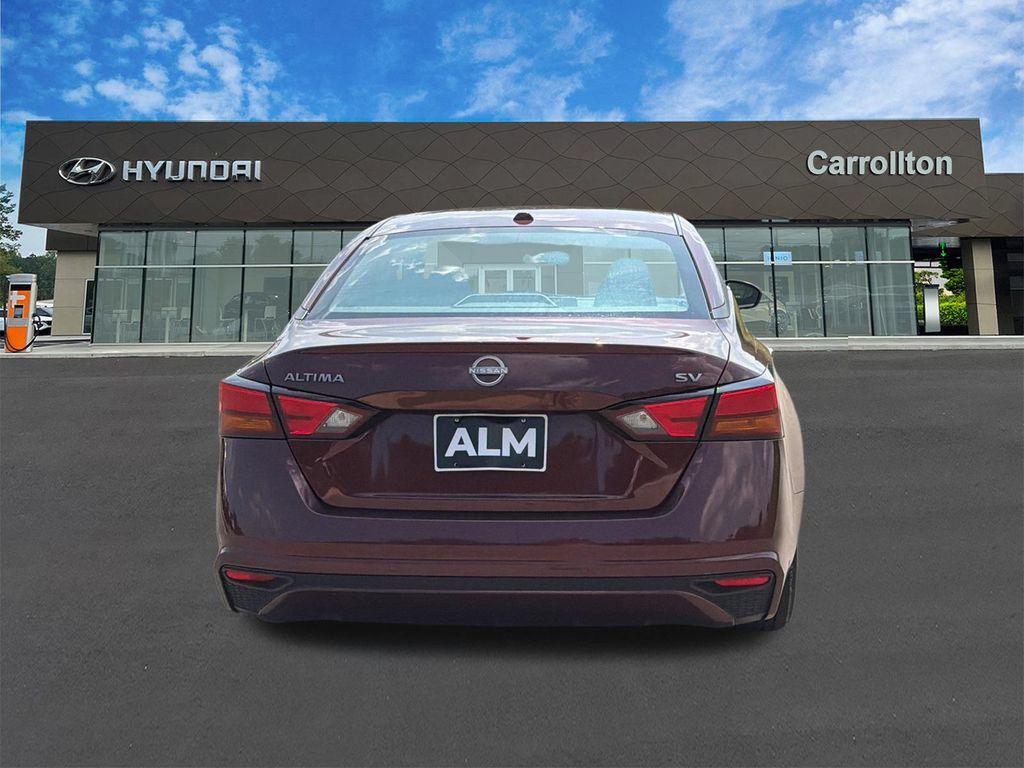 Used 2024 Nissan Altima 2.5 SV FWD image 6