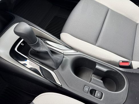 Used 2025 Toyota Corolla LE w/ Convenience Package FWD image 22