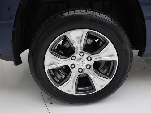 Used 2024 RAM 1500 Laramie AWD/4WD image 9