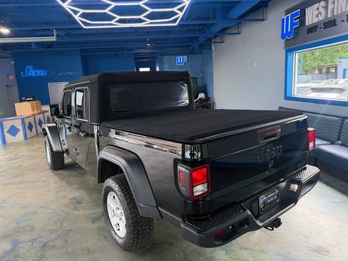 Used 2020 Jeep Gladiator Sport w/ Technology Group AWD/4WD image 11