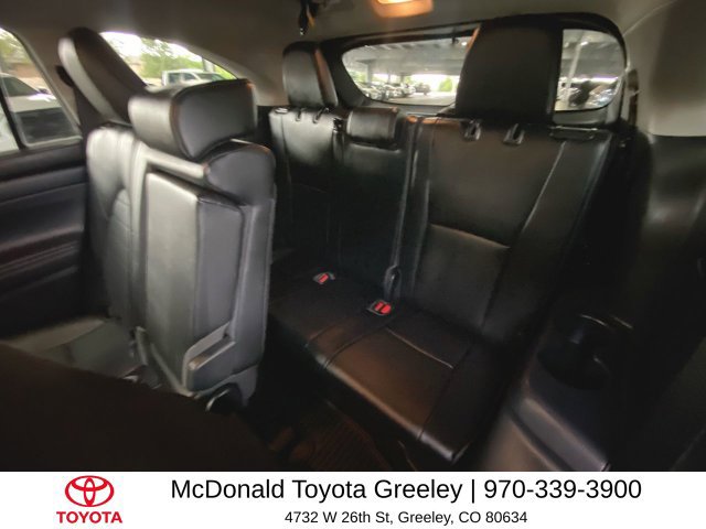 Used 2022 Toyota Highlander XLE AWD/4WD image 24