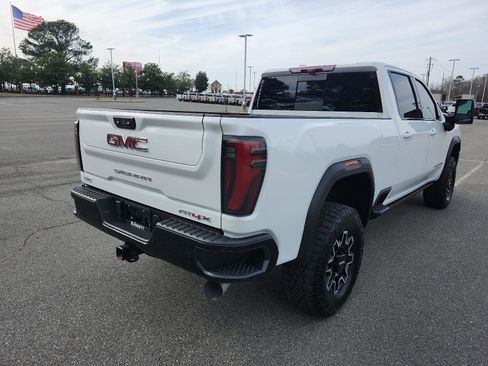 Used 2024 GMC Sierra 2500 AT4X image 3