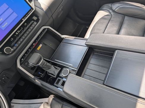 Used 2024 Toyota Sequoia Platinum AWD/4WD image 18