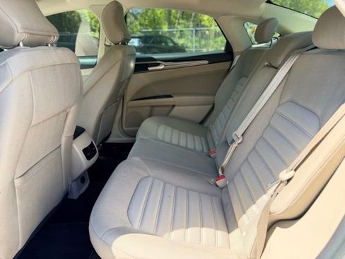 Used 2017 Ford Fusion SE FWD image 21